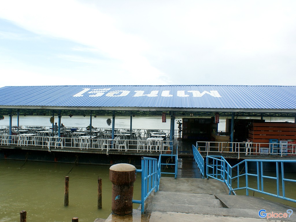 ร้านอาหารเรือนแพซีฟู้ด