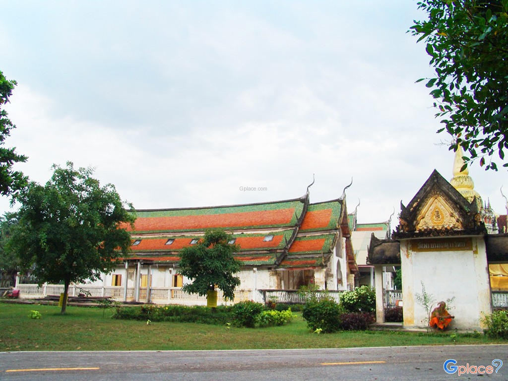 Wat Phra Borom That Voraviharn