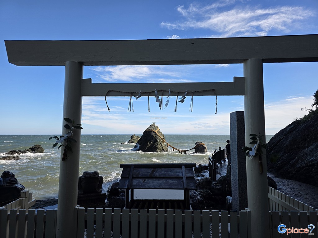 Futamiokitama Shrine