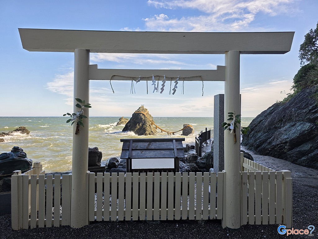 Futamiokitama Shrine