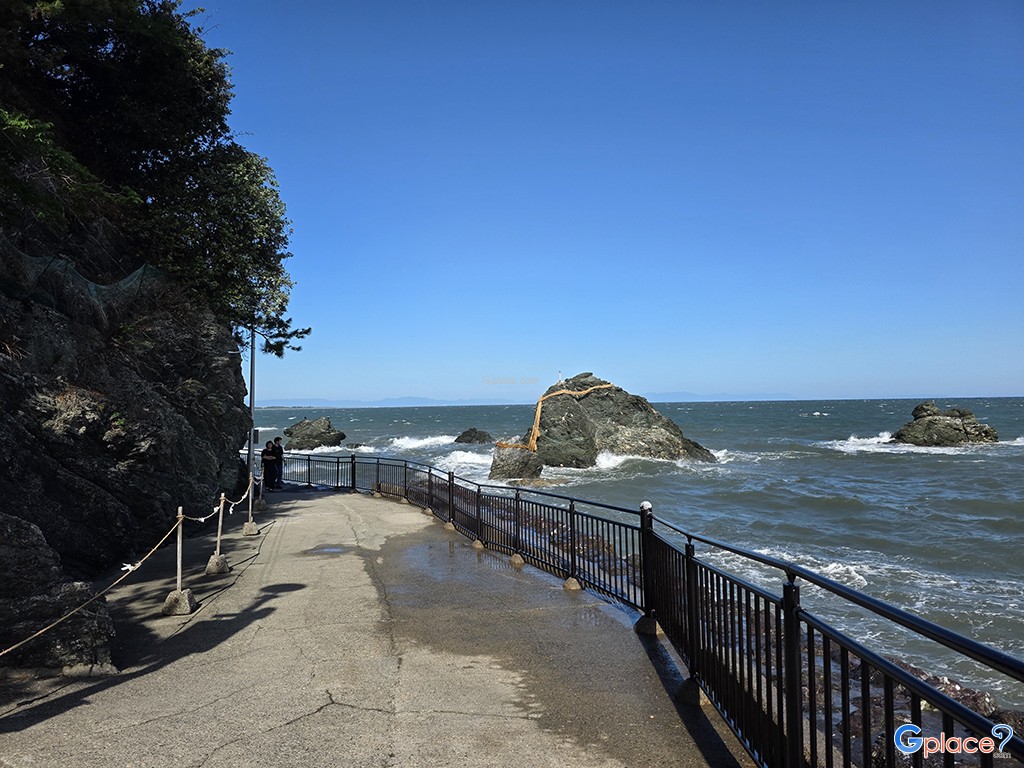 Futamiokitama Shrine