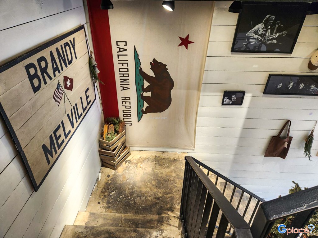 Brandy Melville สาขา ถนนอันฟู่