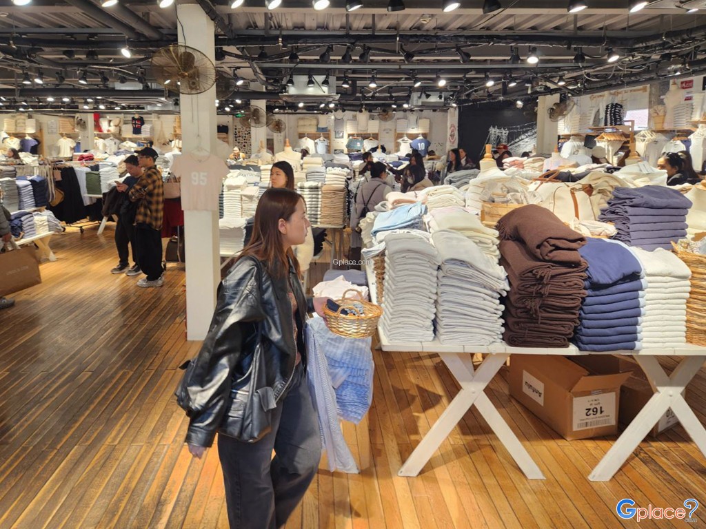 Brandy Melville สาขา ถนนอันฟู่