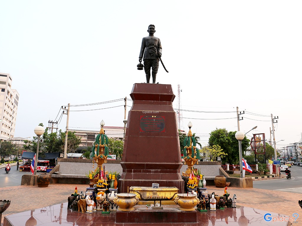 Phraya Chai Sunthon Monument