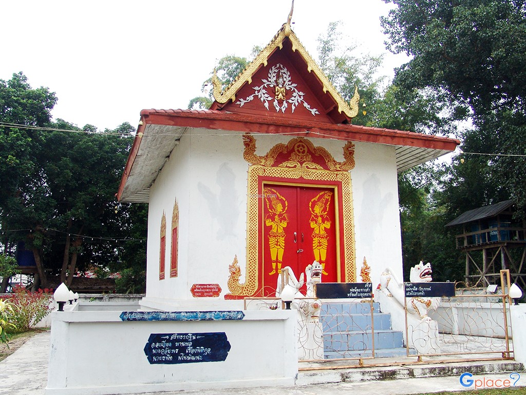 Wat Pa Kham Pai District