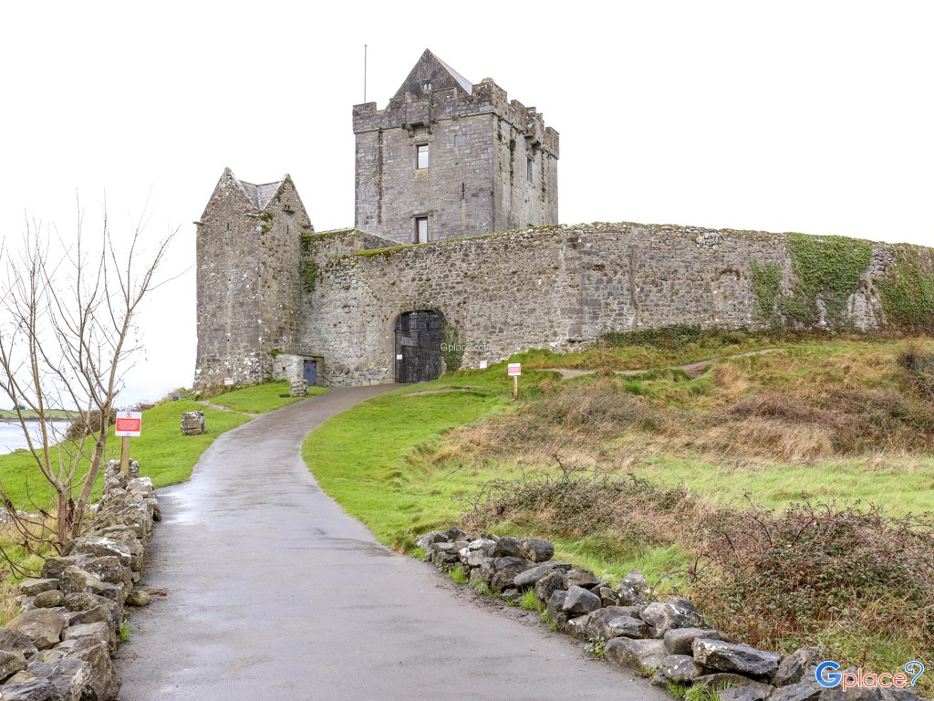 Dunguaire Castle