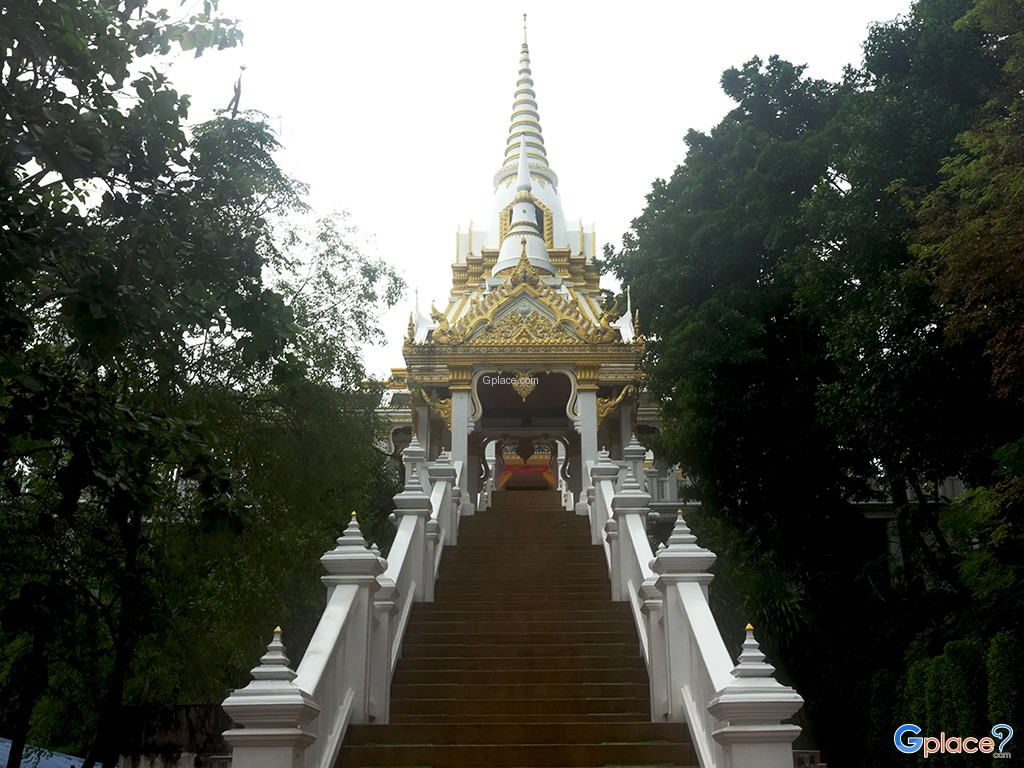 Wat Mahathat Laem Sak