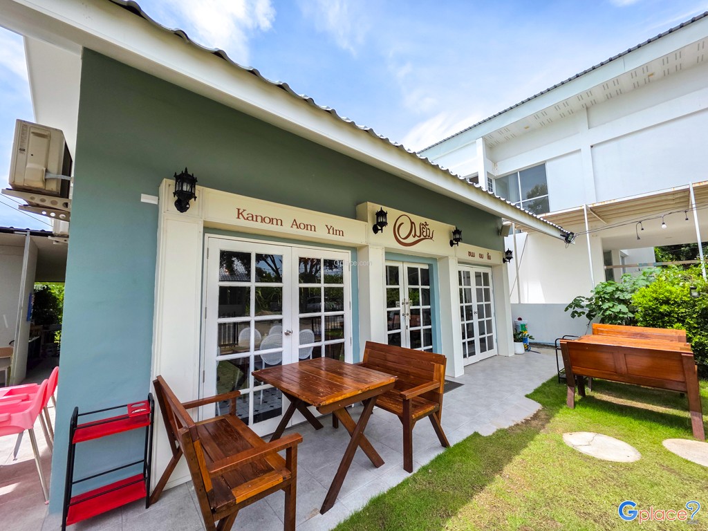 ร้านขนมอมยิ้ม