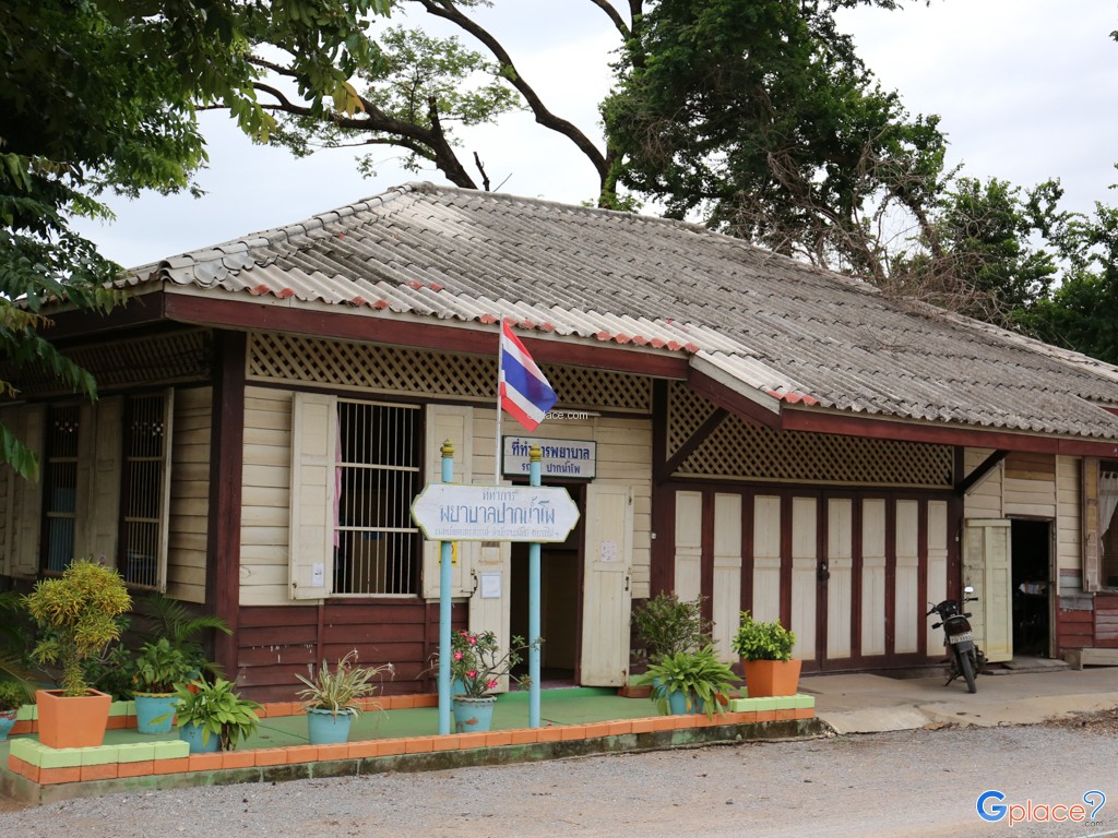 Pak Nam Pho Railway Station