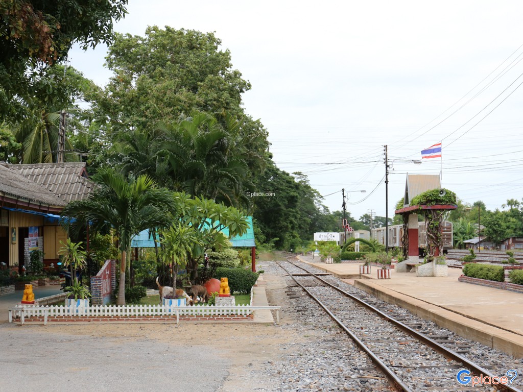Pak Nam Pho Railway Station