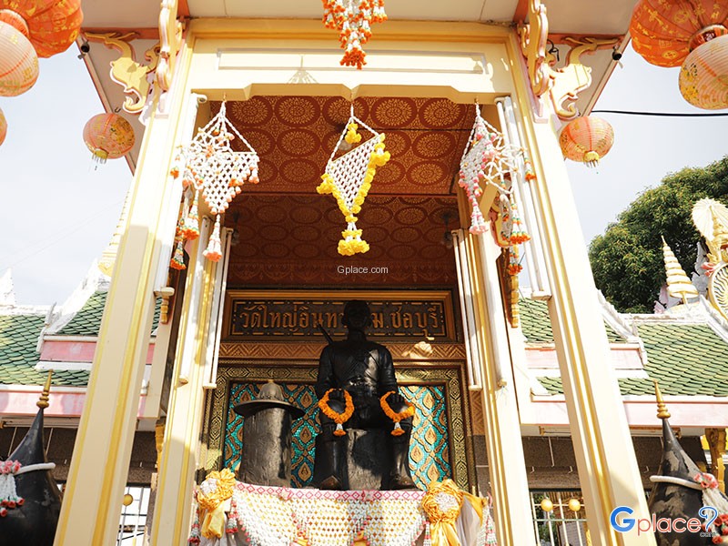 音塔拉大佛寺（Wat Yai Intharam）