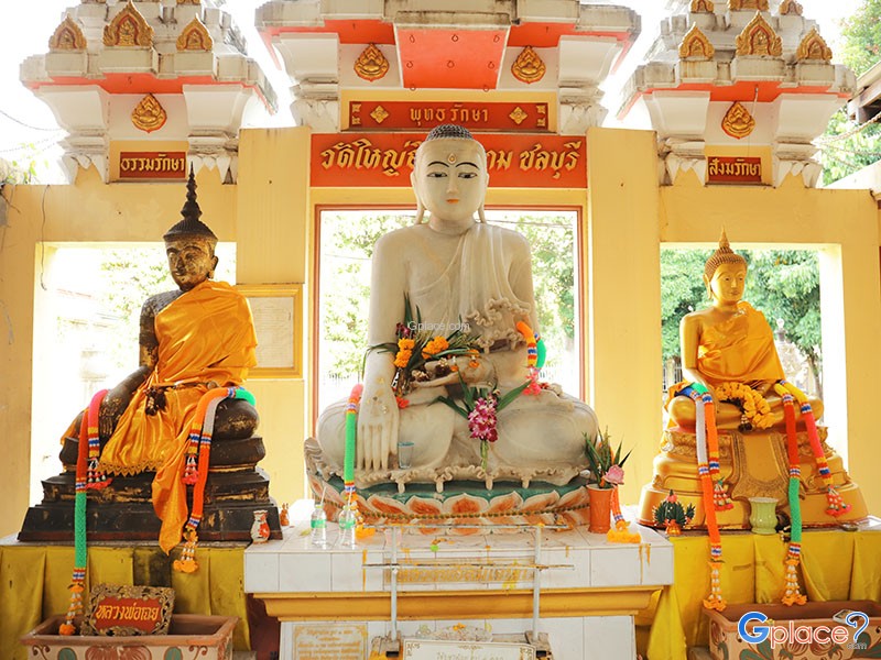音塔拉大佛寺（Wat Yai Intharam）