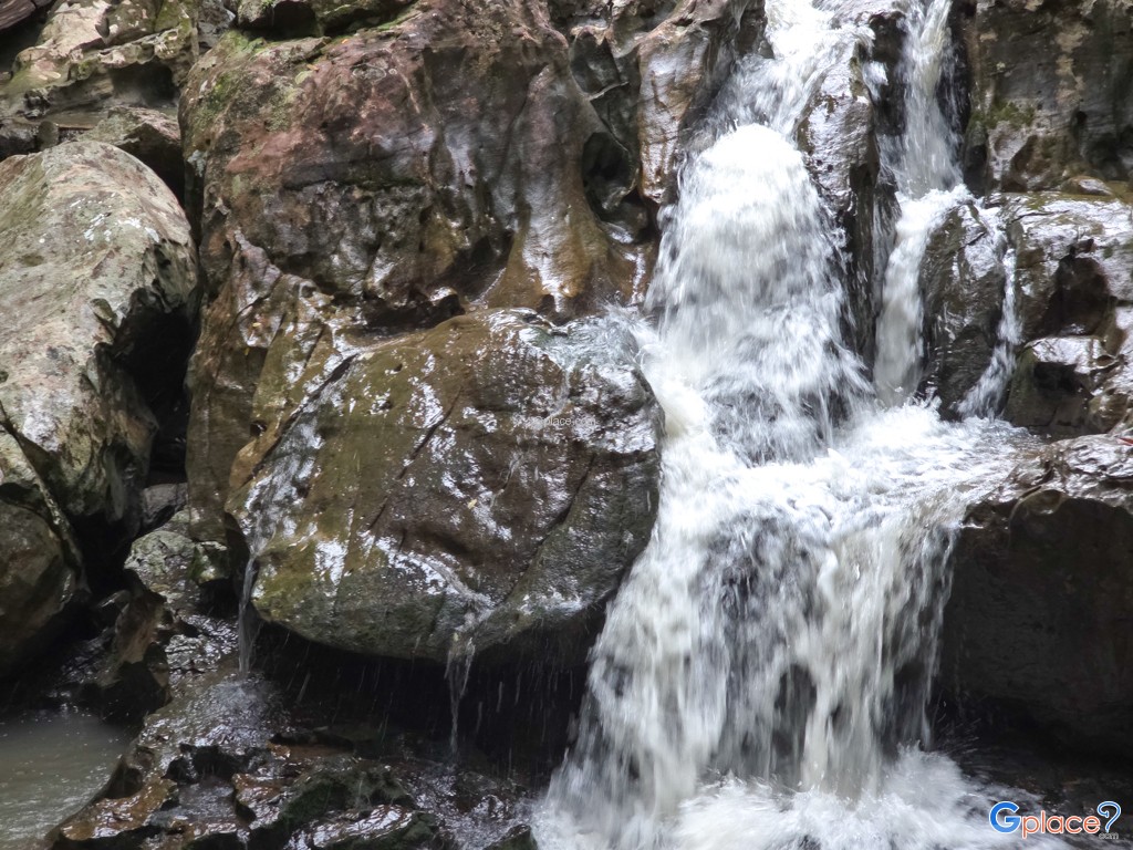 น้ำตกเก้าชั้น อช ภูผาเหล็ก