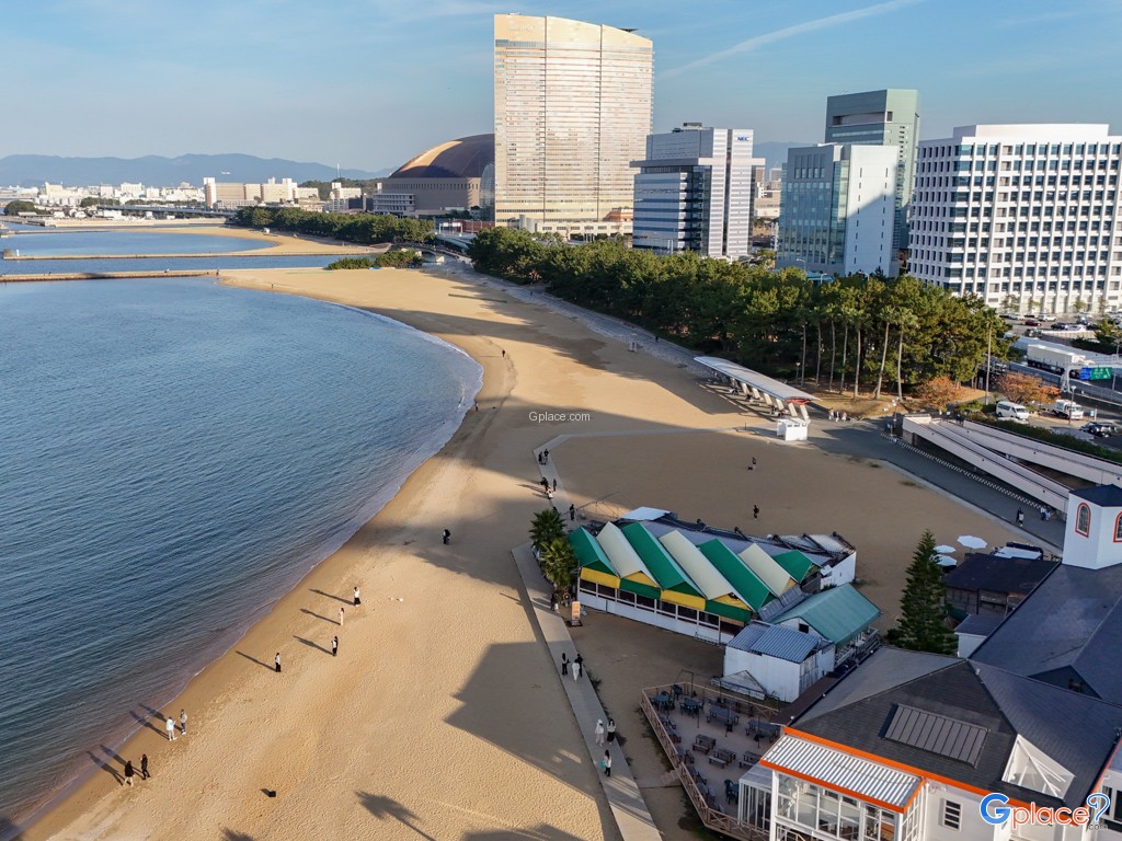 Momochi Seaside Park