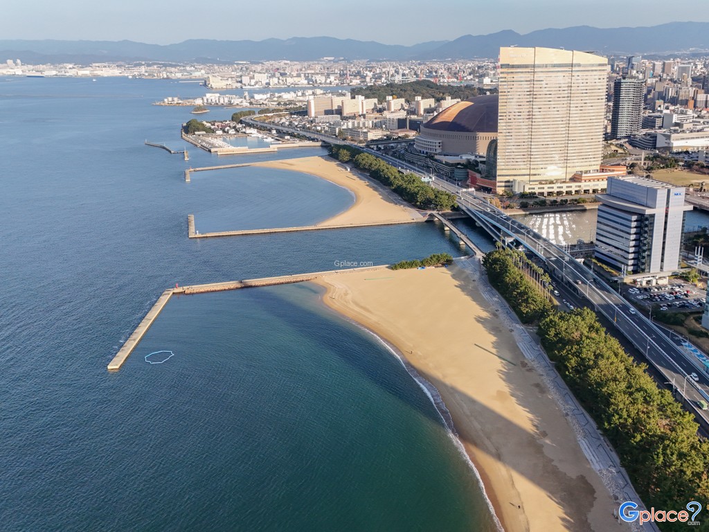 Momochi Seaside Park