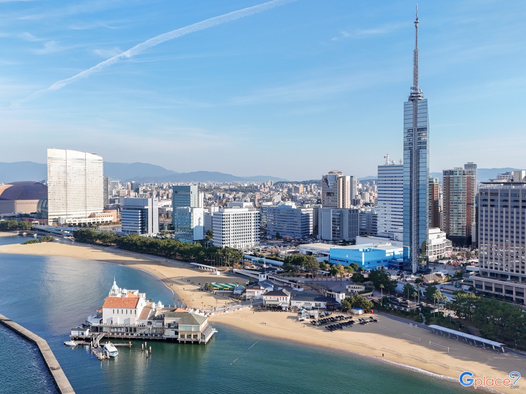 Momochi Seaside Park