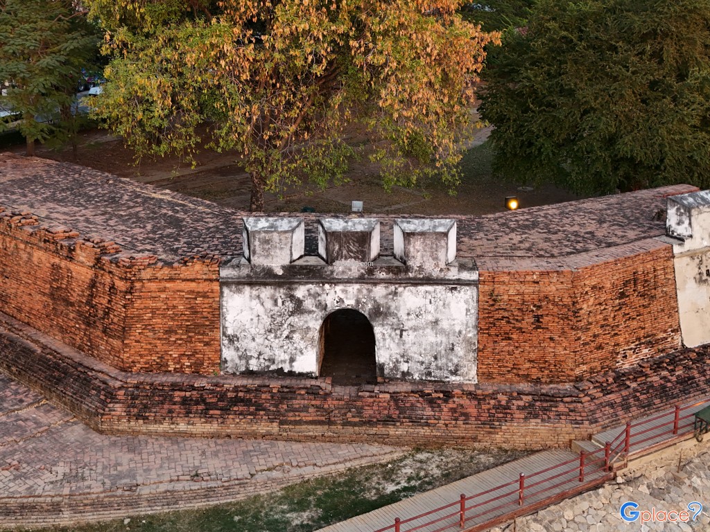 Phet Fortress