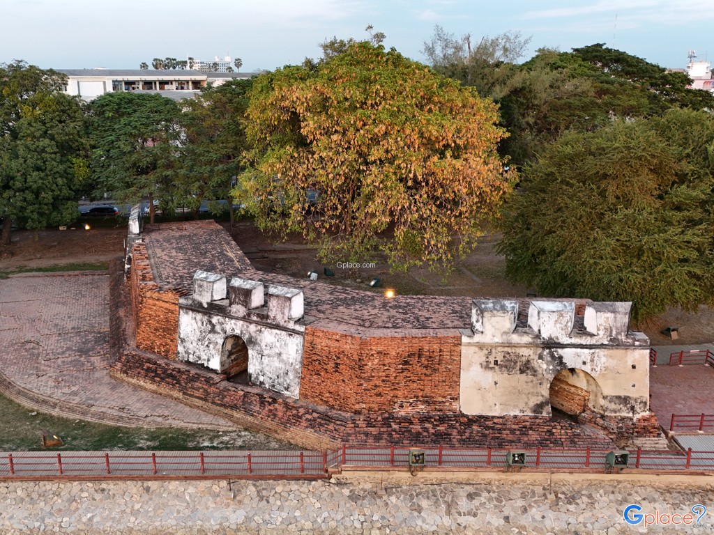 Phet Fortress