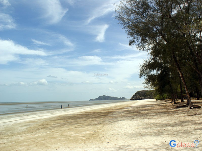 Sam Phraya Beach