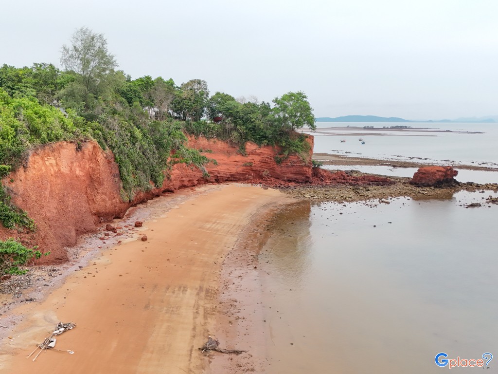 Pha Daeng Beach