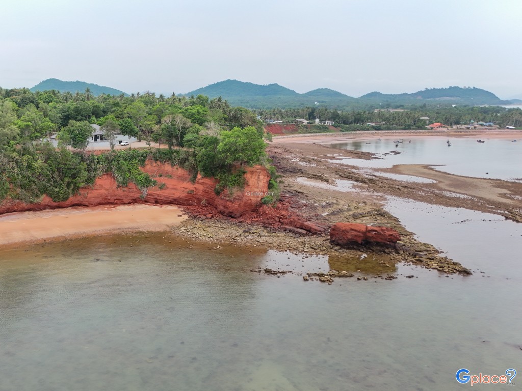 Pha Daeng Beach