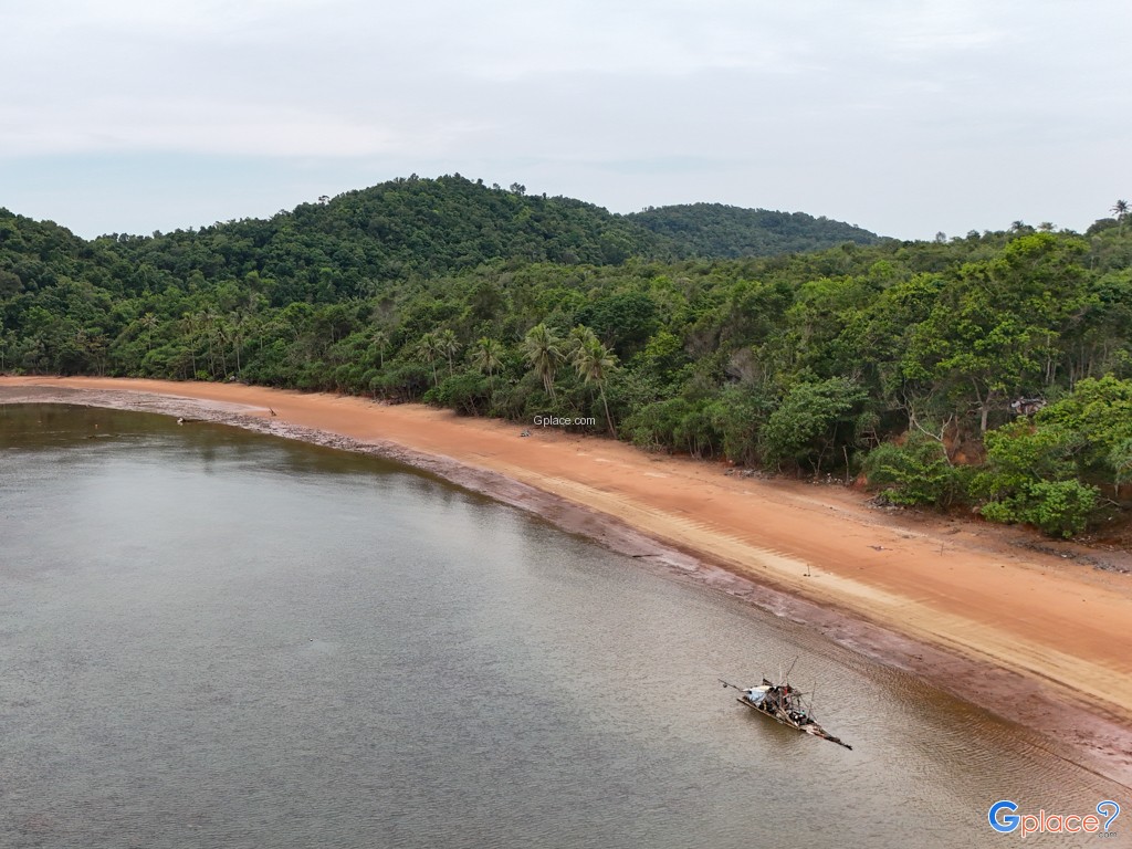 Pha Daeng Beach