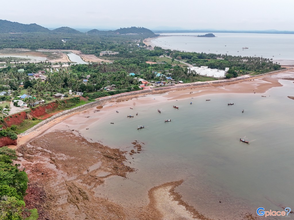 Pha Daeng Beach