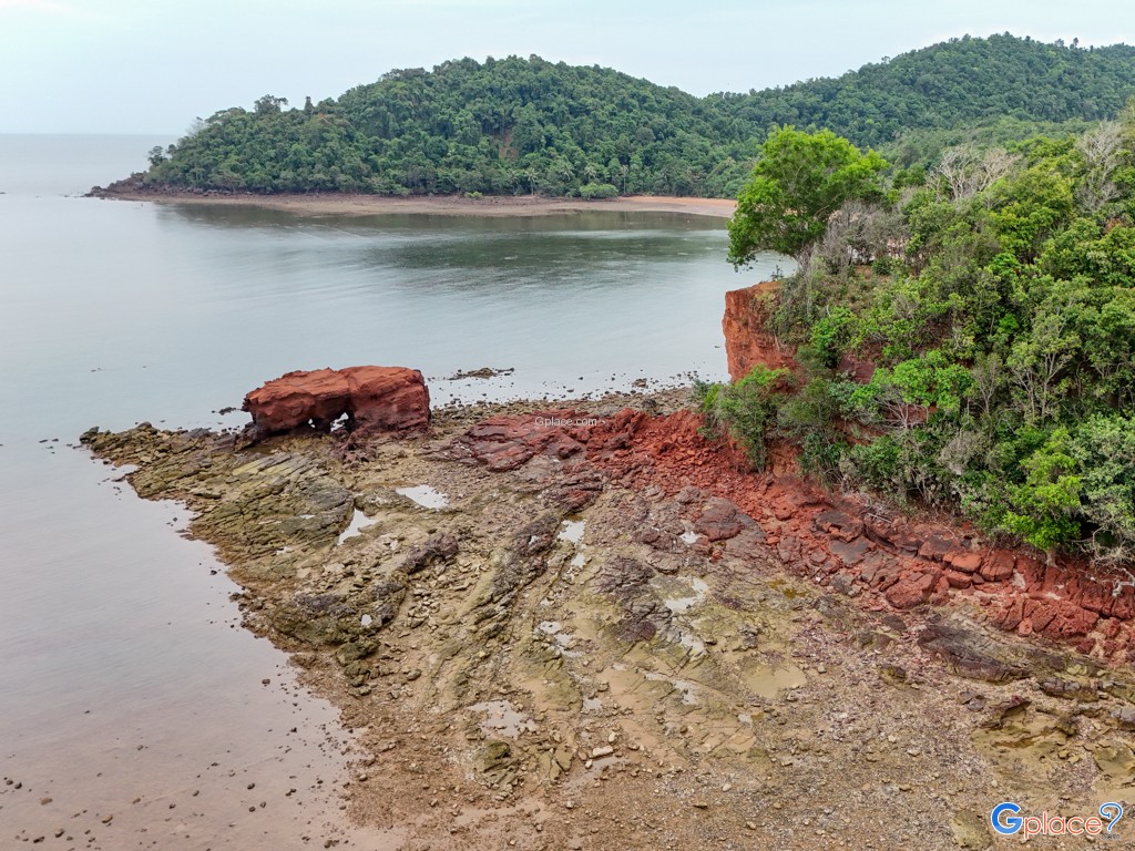Pha Daeng Beach