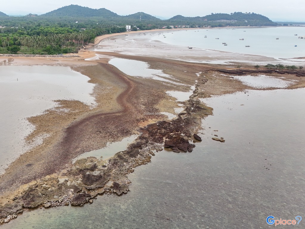 Pha Daeng Beach