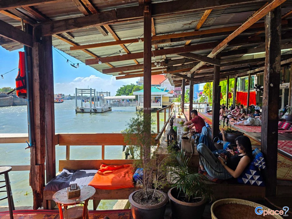 บ้านริมน้ำ  ถนนทรงวาด