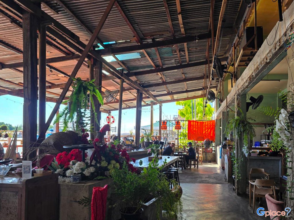 บ้านริมน้ำ  ถนนทรงวาด