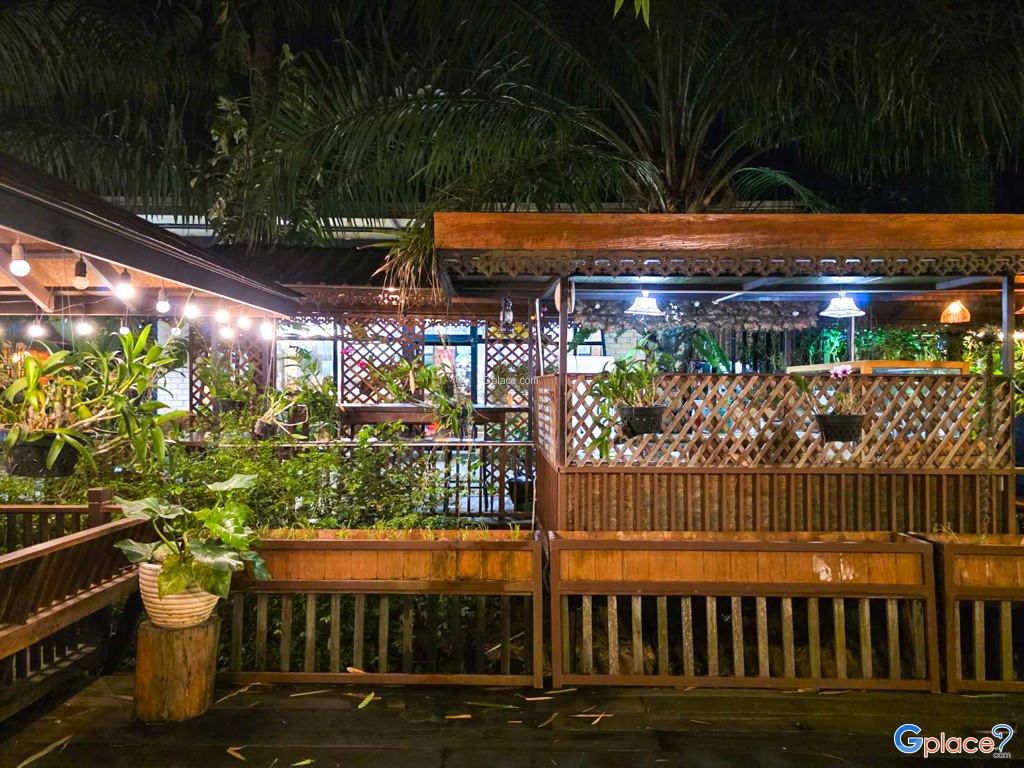 ร้านครัวยุ้งข้าว ริมแม่น้ำคลองพุมดวง