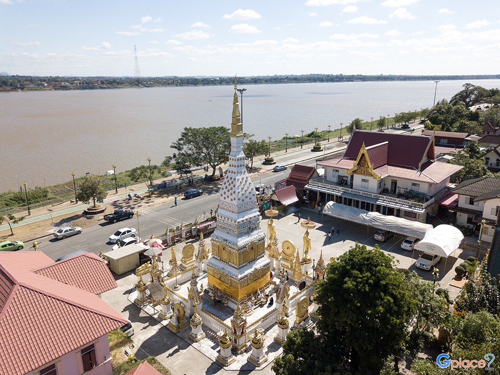 Wat Maha That Nakhon Phanom