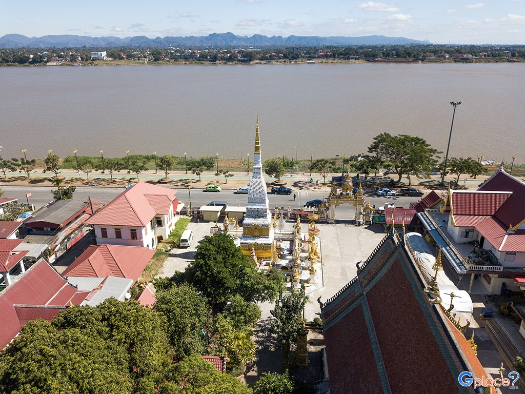 Wat Maha That Nakhon Phanom