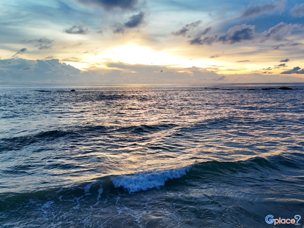 หาดนางทอง