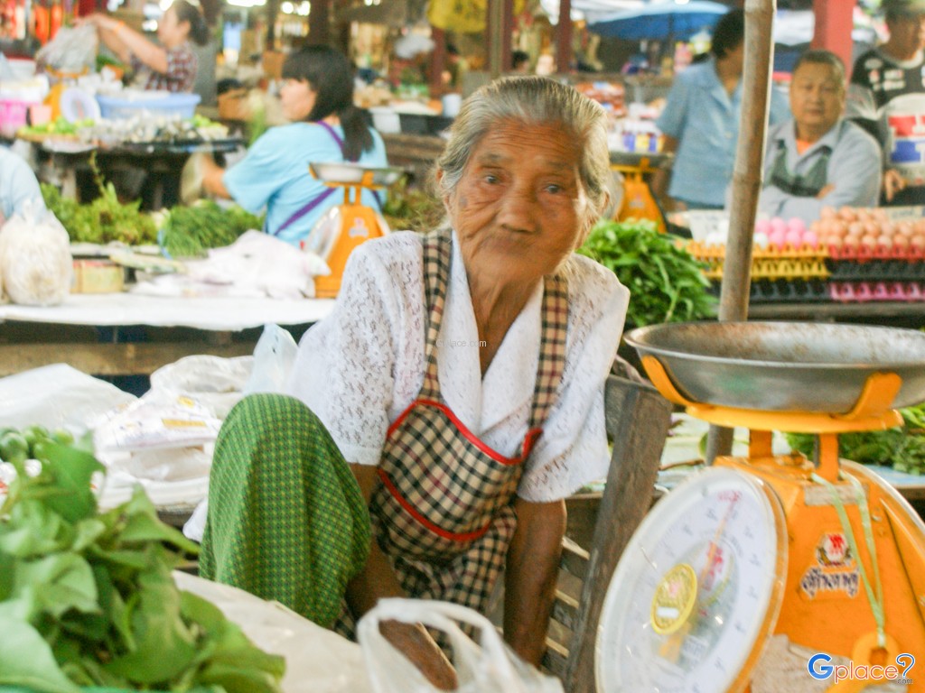 Mae Rarieng morning market