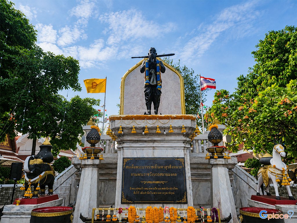 Wat Mahathat Yuwaratrangsarit Ratchaworamahawihan