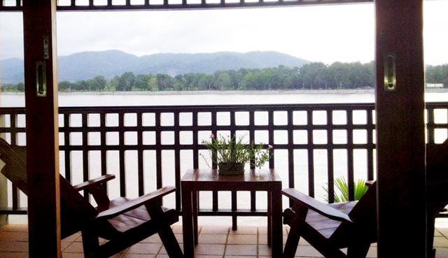 เดอ ริเวอร์ บูติค