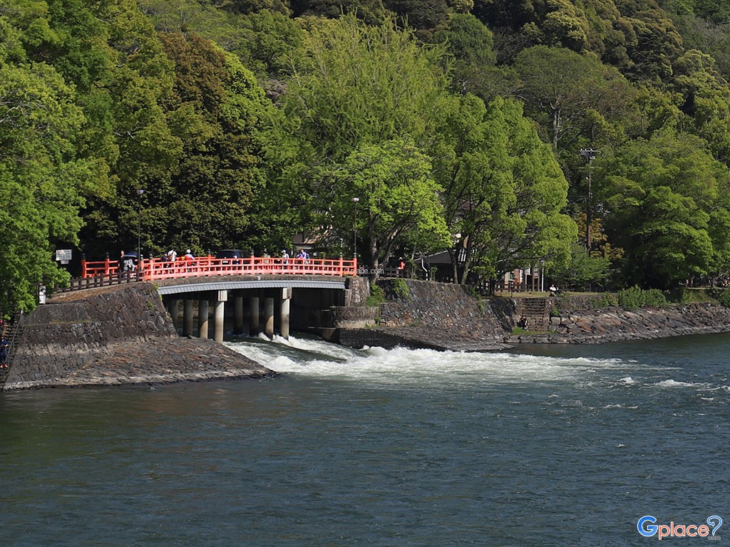 Парк Удзи и Тринадцатиэтажная пагода Укисима