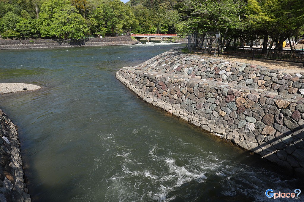 Парк Удзи и Тринадцатиэтажная пагода Укисима