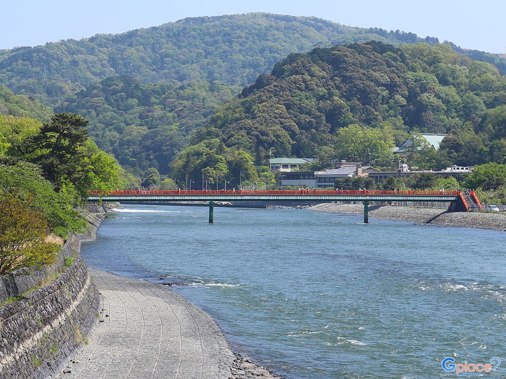 Парк Удзи и Тринадцатиэтажная пагода Укисима