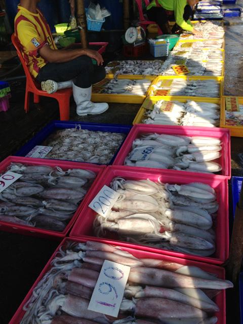 昂西拉鱼桥市场（Ang Sila Fish Market）