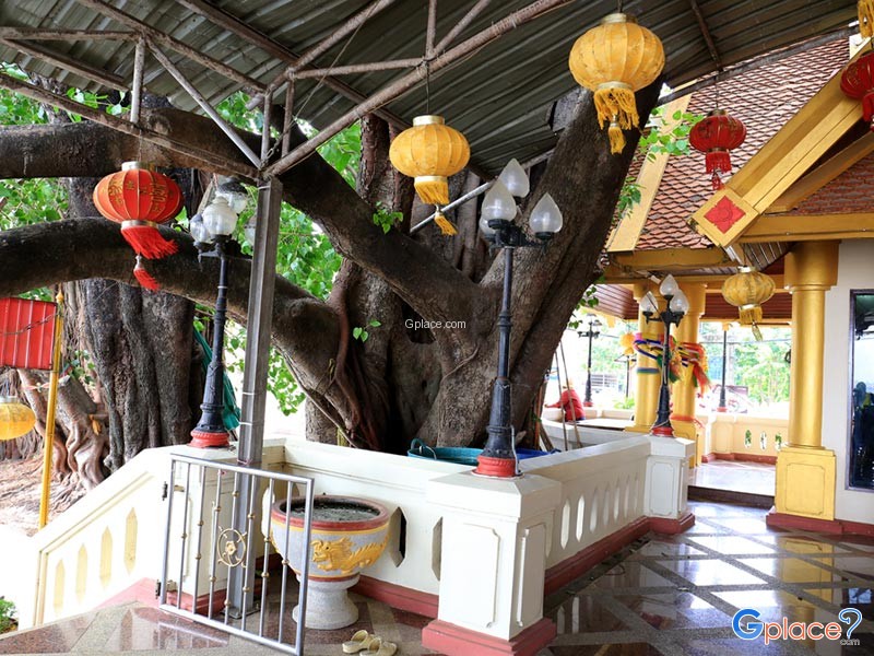 Chao Mae Song Nang Phi Nong Shrine