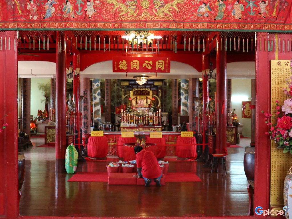 Chao Pho Thepharak Shrine – Chao Mae Thapthim Shrine