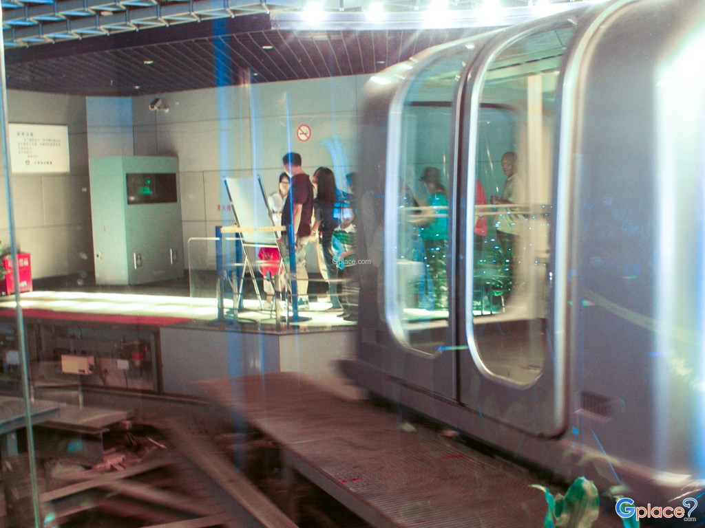 อุโมงค์ชมวิวเดอะบันด์