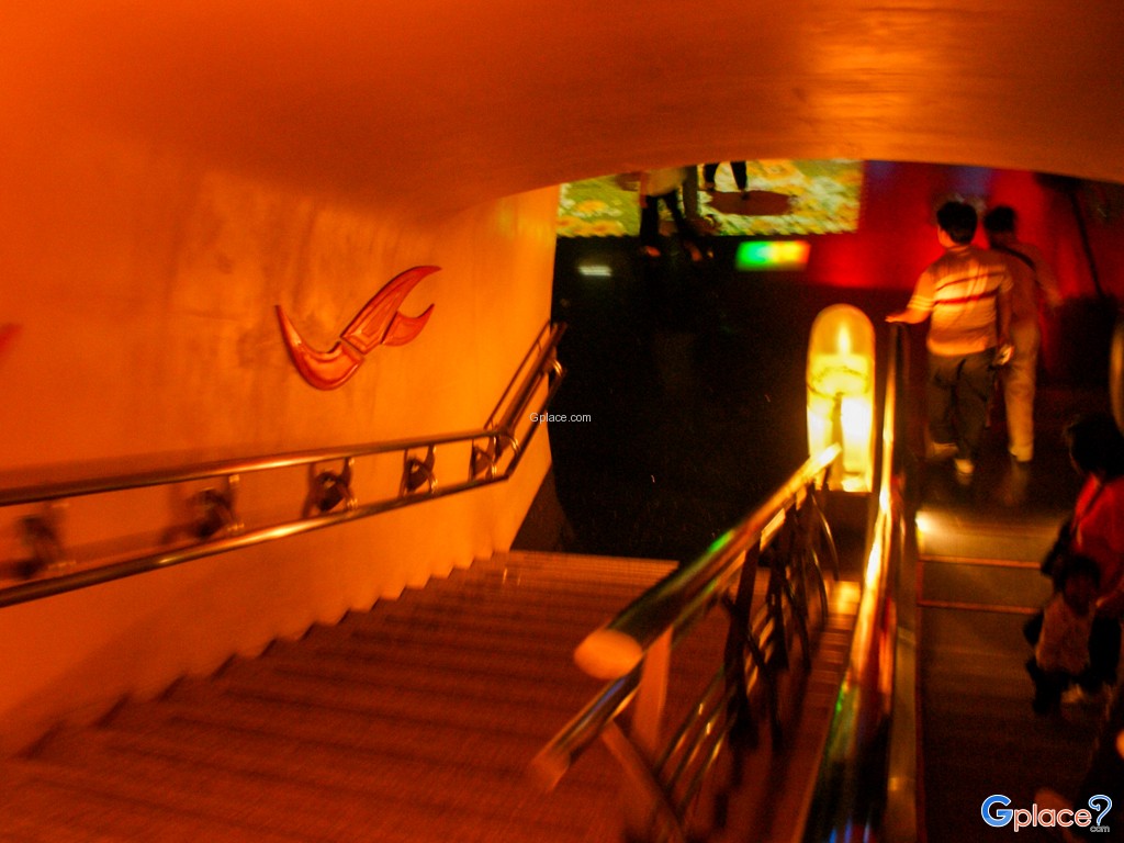 อุโมงค์ชมวิวเดอะบันด์