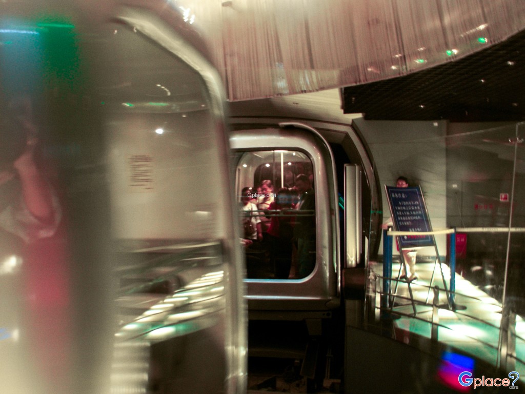 อุโมงค์ชมวิวเดอะบันด์