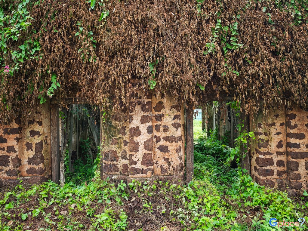 ตึกหินโบราณ ท่าแร่