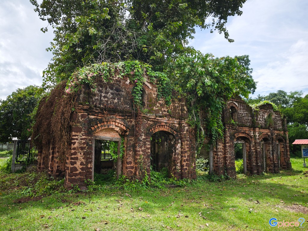 ตึกหินโบราณ ท่าแร่