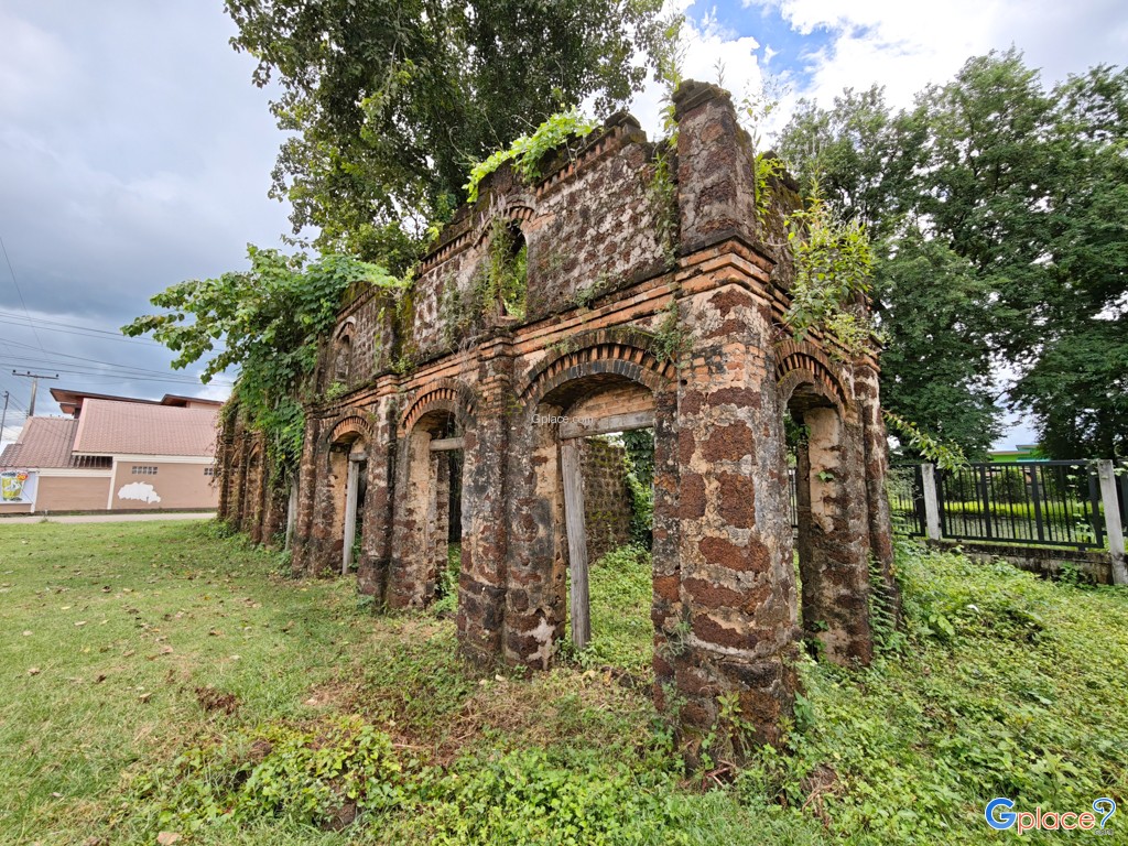 ตึกหินโบราณ ท่าแร่